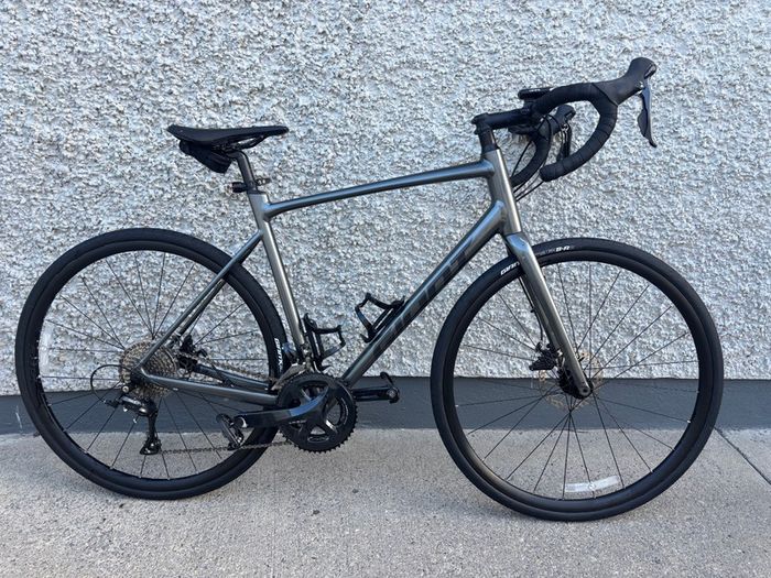 Giant Contend 2 Road Bike