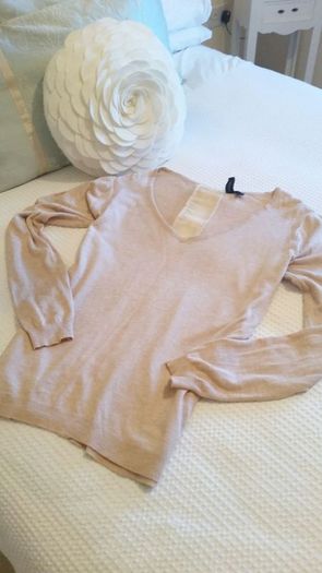 Beige Jumper with Bows at Back - Size 14