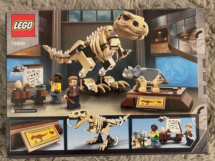 Lego 76940 T. rex Dinosaur Fossil Exhibition