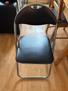Foldable chair (cushioned)