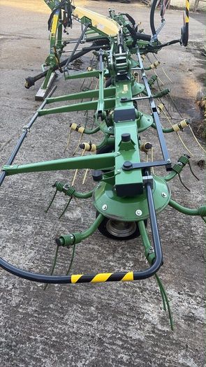 Krone Vendro 900 8 wheel Tedder