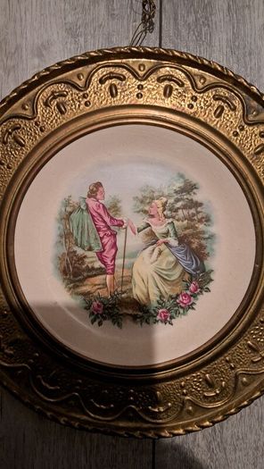 Wall plaque courting couple
