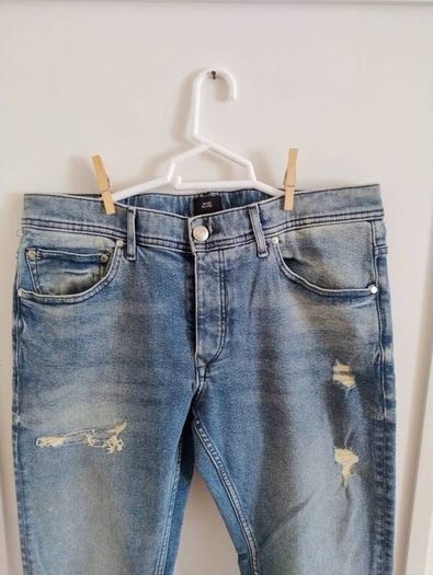 River Island distressed denim cotton jeans 34 inch waist elasticated and 29 inch leg see last two photos for exact measurements FREE STANDARD POSTAGE INCLUDED