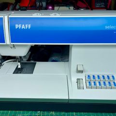 PFAFF Select 2.0 Sewing Machine - Just Serviced - Like new
