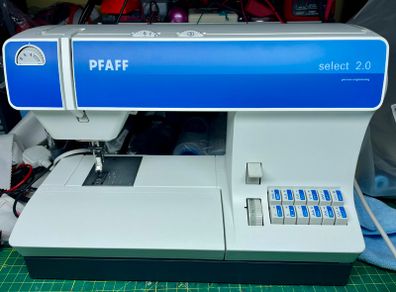 PFAFF Select 2.0 Sewing Machine - Just Serviced - Like new