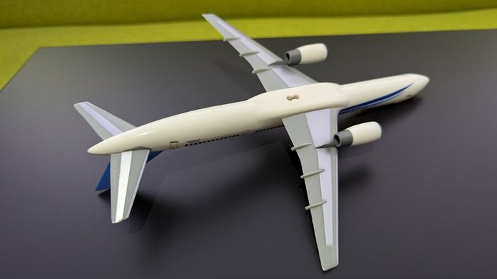 Air Slovakia 1:200 scale model airplane, Boeing 757 aircraft, made by Wooster