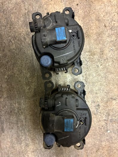 Pair of Genuine Renault / Dacia Front Fog Lights (Valeo) PRICE INCLUDES FITTING
