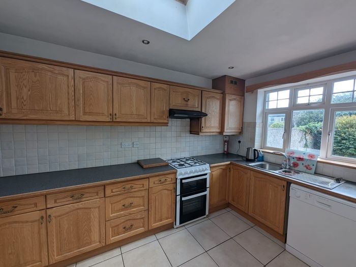 Solid Oak door - Fitted kitchen units