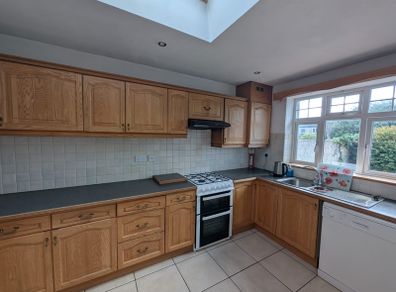 Solid Oak door - Fitted kitchen units