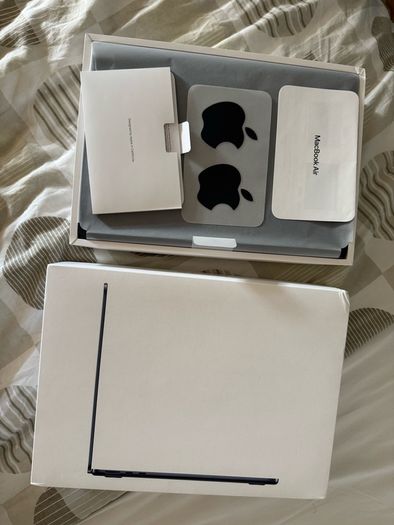 Apple MacBook Air 13 inch M3  Midnight