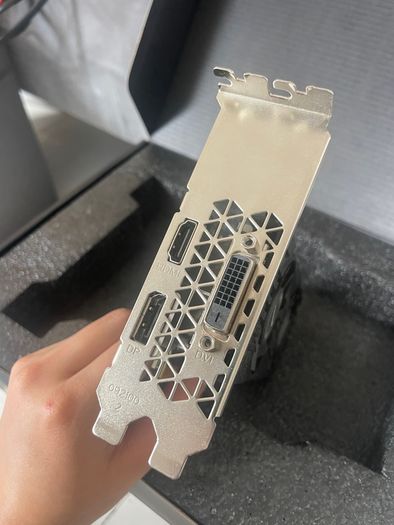 Asus Phoenix GTX1650 4GB