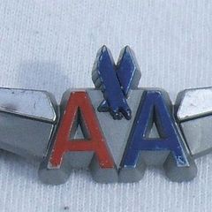 Vintage AMERICAN AIRLINES junior wings plastic badge (1960's/1970's)