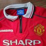 Man Utd Adult Jersey and shorts 1999 Image 3