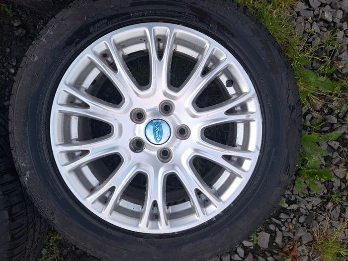 16" Genuine Ford Alloys with tyres