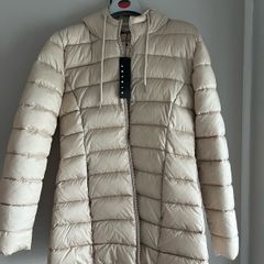 Sisley lightweight quilted fitted puffer jacket