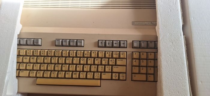 Commodore 128 - Vintage Computer