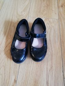 Girls shoes