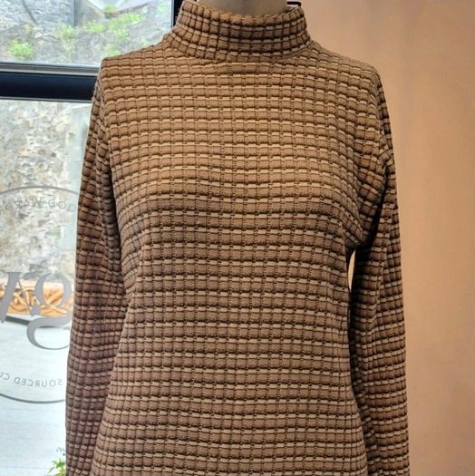 Vintage 70s / 80s mock turtleneck sweater top
