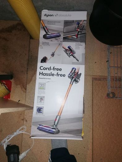 Dyson V7 absolute