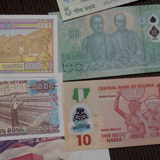 Lot of 9 Uncirculated World Banknotes.No 4.