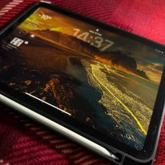 iPad (10th generation) model A2696 + Apple Pencil (1st generation)
