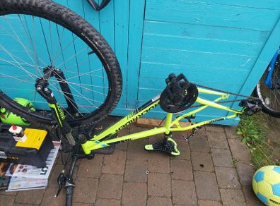 Kids / teen bicycle / for parts.