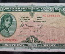 1976 Lady Lavery 1 pound banknote