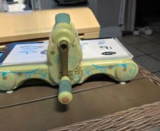 Sizzix die cutting machine & approx 100 dies with new cutting plates