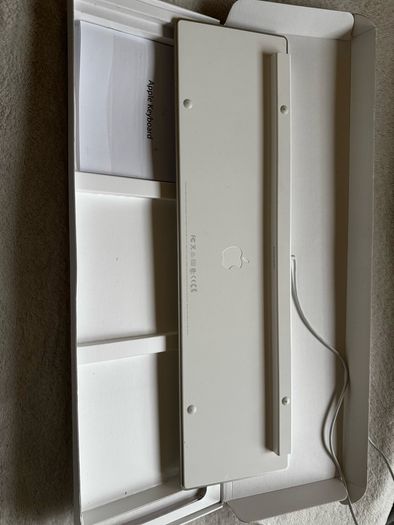 Apple Wired Keyboard (Model A1243)