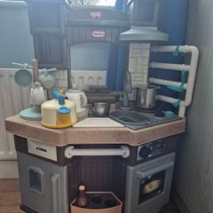 Play kitchen