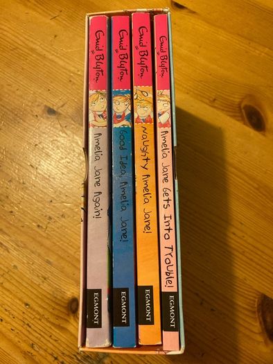 Box set Amelia Jane  plus Clarice Bean spells Trouble