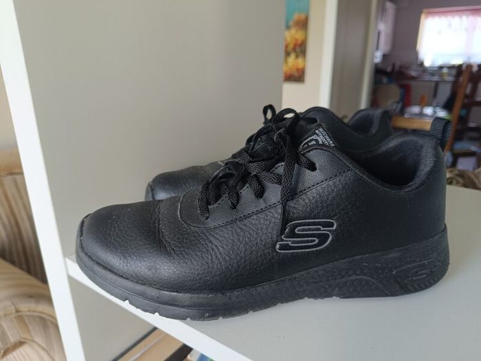 sketchers non slip work shoe