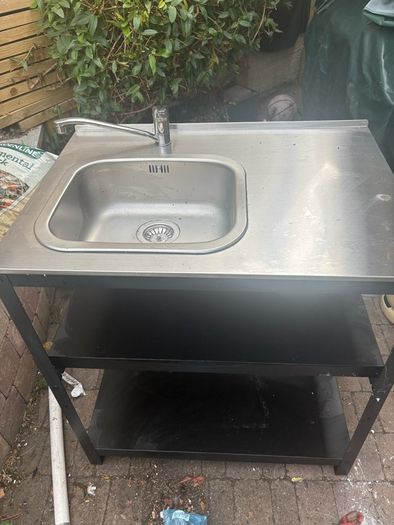 Outdoor kitchen sink