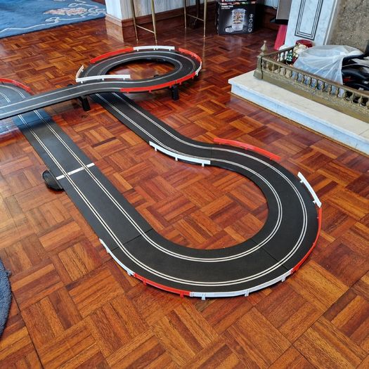 Scalextric New Loops Set: Supreme Police Chase Edition