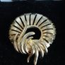 Vintage gold tone brooch. Image 2