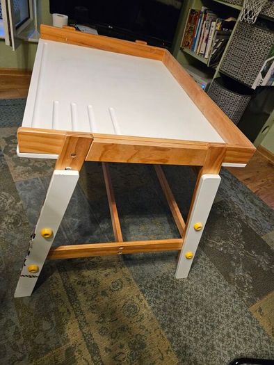 Kids desk