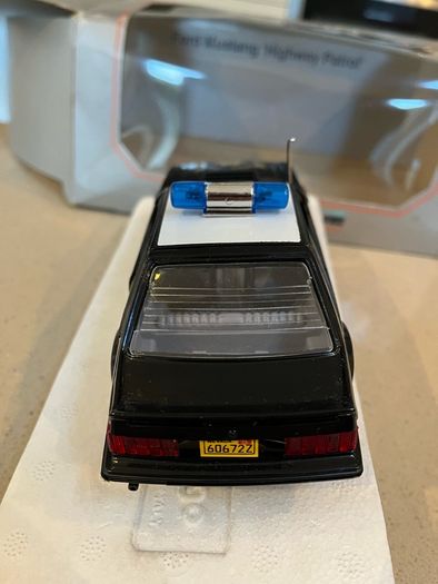 Ford Mustang Police 1/24 Ford Dealer Burago