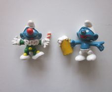 Two Vintage Smurf Figurines 2" Peyo Bully Pvc