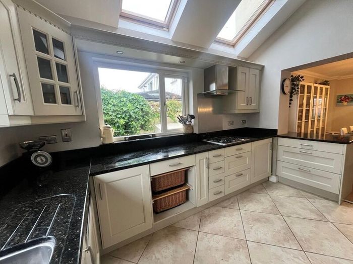 Kitchen, incl fridge, dish washer, gas cooker, fan