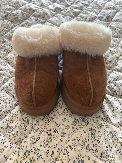 Brand New Ugg Disquette Chestnut Size 5.