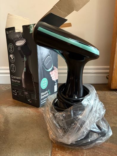 Clothing steamer