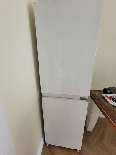 Kenwood integrated fridge/freezer
