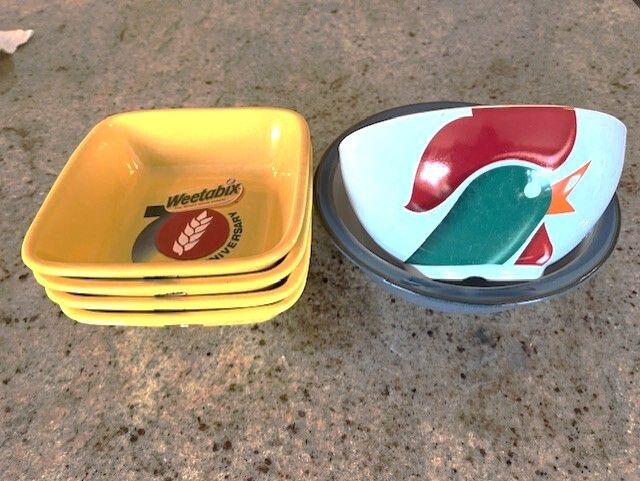 4 x Weetabix 70th Anniversary And 1 x Cornflakes Cereal Bowls. In Excellent Condition Total 6 cereal Bowls