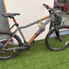 Mountain Bike Size Large Track Pump and lock included