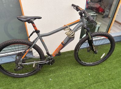 Mountain Bike Size Large Track Pump and lock included