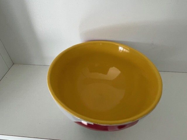 4 x Weetabix 70th Anniversary And 1 x Cornflakes Cereal Bowls. In Excellent Condition Total 6 cereal Bowls