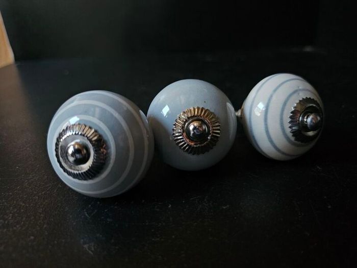 NEW Assorted  mixed ceramic knobs