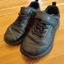 Size 10 (17 cm) Skechers trainers Image 2