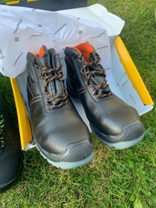 NEW safety shoes