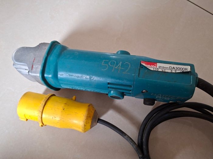 Makita DA3000R 10mm Angle Drill 110v